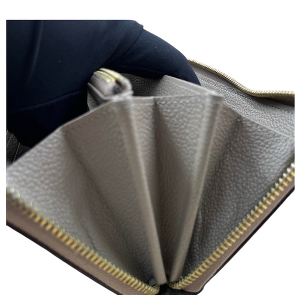 Louis Vuitton Monogram Zip Wallet - Picture 6 of 11